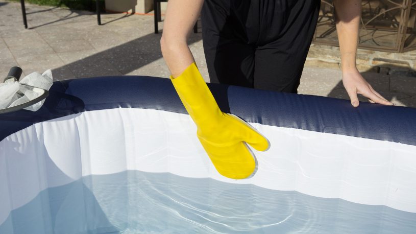 Nettoyage moisissure spa gonflable